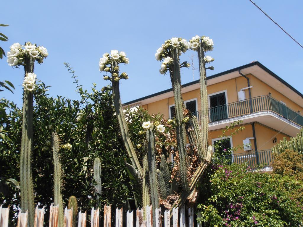 Hotel Oasi Puntese Tremestieri Etneo Esterno foto